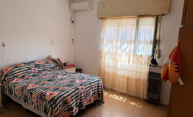 Venta Casa 3 ambientes en GRAN terreno 365 m2