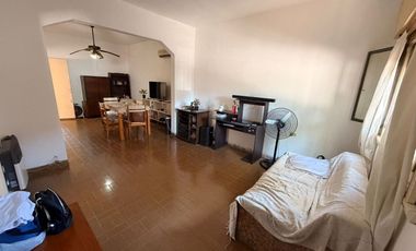 Venta Casa 3 ambientes en GRAN terreno 365 m2