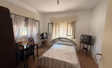 Venta Casa 3 ambientes en GRAN terreno 365 m2