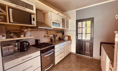 SE VENDE CASA EN BRAGADO CON PILETA