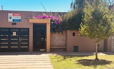 SE VENDE CASA EN BRAGADO CON PILETA