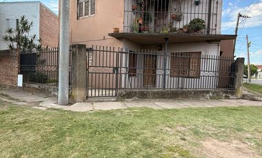 CASA 3 DORM + DEPARTAMENTO 1 DORM + GALPON