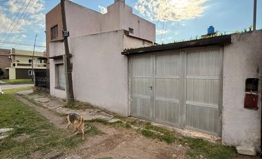 CASA 3 DORM + DEPARTAMENTO 1 DORM + GALPON