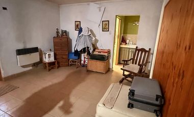 CASA 3 DORM + DEPARTAMENTO 1 DORM + GALPON