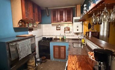 CASA 3 DORM + DEPARTAMENTO 1 DORM + GALPON