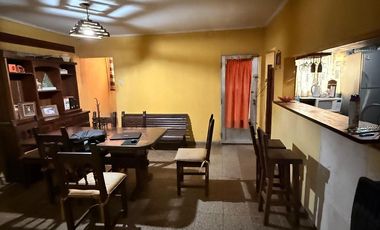 CASA 3 DORM + DEPARTAMENTO 1 DORM + GALPON