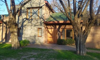 VENTA DE CASA QUINTA 7 AMBIENTES F.VARELA