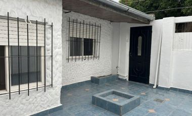 CASA ALQUILER MORON SUR 3 AMBIENTES