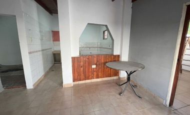 CASA ALQUILER MORON SUR 3 AMBIENTES