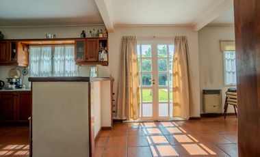 CASA VENTA GONNET 3 DORMITORIOS PARQUE APTO BANCO
