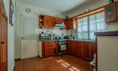 CASA VENTA GONNET 3 DORMITORIOS PARQUE APTO BANCO