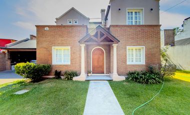 CASA VENTA GONNET 3 DORMITORIOS PARQUE APTO BANCO