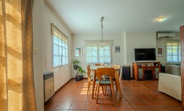 CASA VENTA GONNET 3 DORMITORIOS PARQUE APTO BANCO