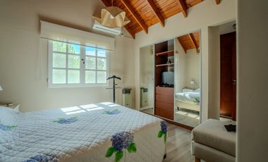 CASA VENTA GONNET 3 DORMITORIOS PARQUE APTO BANCO