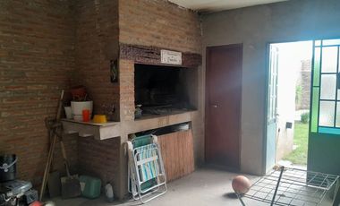 CASA EN VENTA CON PILETA VILLA MARÍA-APTA CREDITO