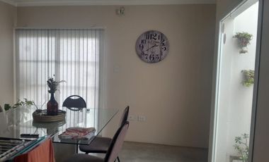 CASA EN VENTA CON PILETA VILLA MARÍA-APTA CREDITO