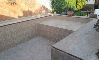 EN VENTA CASA 4 DOR. B°PALERMO COSTANERA C/PILETA