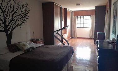EN VENTA CASA 4 DOR. B°PALERMO COSTANERA C/PILETA