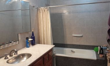 EN VENTA CASA 4 DOR. B°PALERMO COSTANERA C/PILETA