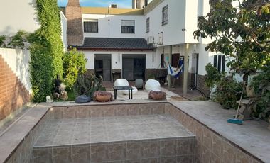 EN VENTA CASA 4 DOR. B°PALERMO COSTANERA C/PILETA