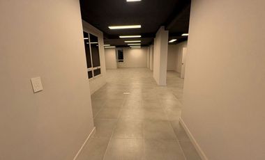 ALQUILEROFICINAS 200m2 REFACCIONADAS + 2 COCHERAS