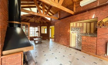 Chalet de 2 ambientes en alquiler con jardín y pileta en Castelar