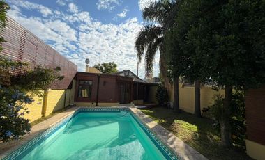 Chalet de 2 ambientes en alquiler con jardín y pileta en Castelar