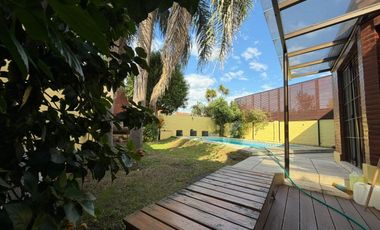 Chalet de 2 ambientes en alquiler con jardín y pileta en Castelar