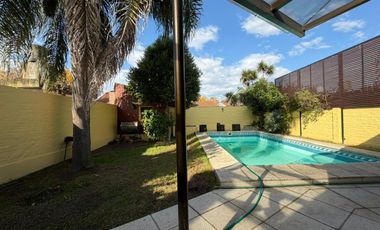 Chalet de 2 ambientes en alquiler con jardín y pileta en Castelar