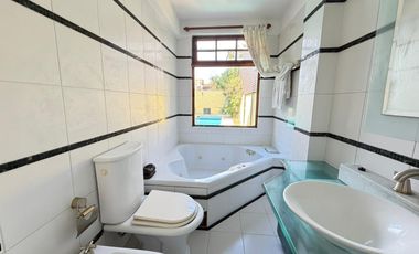 Chalet de 2 ambientes en alquiler con jardín y pileta en Castelar