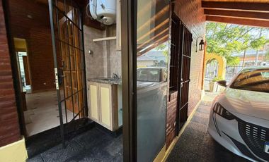 Chalet de 2 ambientes en alquiler con jardín y pileta en Castelar