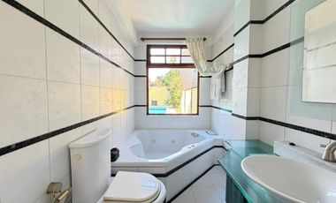 Chalet de 2 ambientes en alquiler con jardín y pileta en Castelar