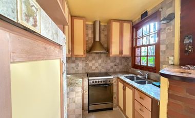Chalet de 2 ambientes en alquiler con jardín y pileta en Castelar