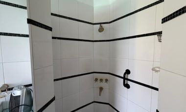 Chalet de 2 ambientes en alquiler con jardín y pileta en Castelar