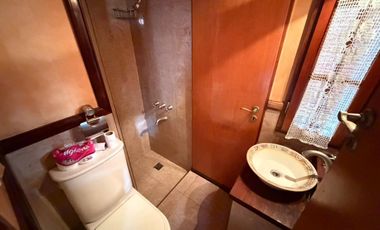 Chalet de 2 ambientes en alquiler con jardín y pileta en Castelar