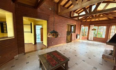Chalet de 2 ambientes en alquiler con jardín y pileta en Castelar