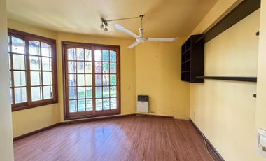 Chalet de 2 ambientes en alquiler con jardín y pileta en Castelar