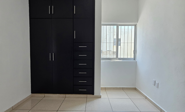 CASA EN VENTA 2 PLANTAS, 3 RECÁMARAS, 2 BAÑOS, COCHERA PARA 1 AUTO