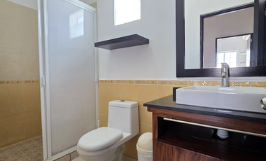 CASA EN VENTA 2 PLANTAS, 3 RECÁMARAS, 2 BAÑOS, COCHERA PARA 1 AUTO