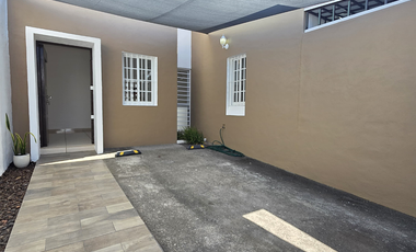 CASA EN VENTA 2 PLANTAS, 3 RECÁMARAS, 2 BAÑOS, COCHERA PARA 1 AUTO