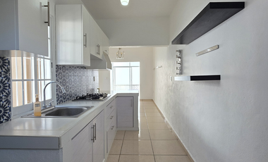 CASA EN VENTA 2 PLANTAS, 3 RECÁMARAS, 2 BAÑOS, COCHERA PARA 1 AUTO