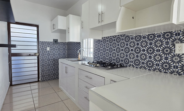 CASA EN VENTA 2 PLANTAS, 3 RECÁMARAS, 2 BAÑOS, COCHERA PARA 1 AUTO
