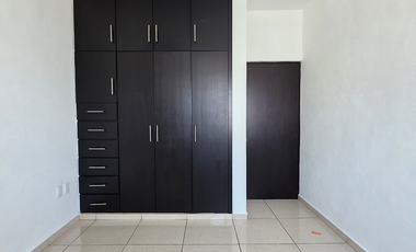CASA EN VENTA 2 PLANTAS, 3 RECÁMARAS, 2 BAÑOS, COCHERA PARA 1 AUTO
