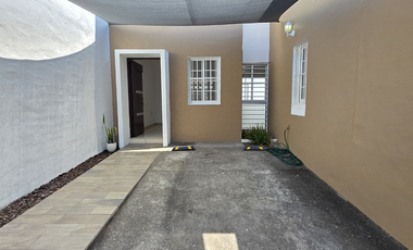 CASA EN VENTA 2 PLANTAS, 3 RECÁMARAS, 2 BAÑOS, COCHERA PARA 1 AUTO