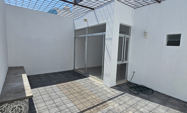CASA EN VENTA 2 PLANTAS, 3 RECÁMARAS, 2 BAÑOS, COCHERA PARA 1 AUTO