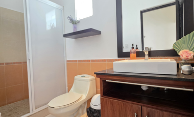 CASA EN VENTA 2 PLANTAS, 3 RECÁMARAS, 2 BAÑOS, COCHERA PARA 1 AUTO