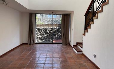 CASA EN RENTA EN CONDOMINIO HORIZONTAL EN HEROES DE PADIERNA MUY CERCA DE SIX FL