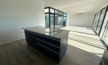 Venta Casa 5 amb a estrenar c/lote en altura, pileta, terraza - Bo. Villalobos - Hudson