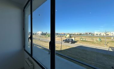 Venta Casa 5 amb a estrenar c/lote en altura, pileta, terraza - Bo. Villalobos - Hudson