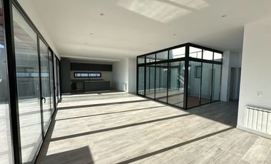 Venta Casa 5 amb a estrenar c/lote en altura, pileta, terraza - Bo. Villalobos - Hudson